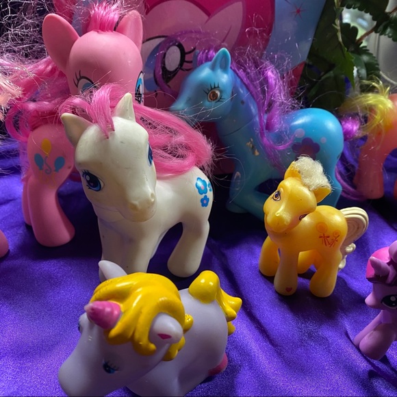 📌My little pony bundle & paperboard bucket some are vintage - Picture 12 of 13
